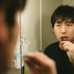 ダイエットにも効果的！？リビング歯磨きのススメ